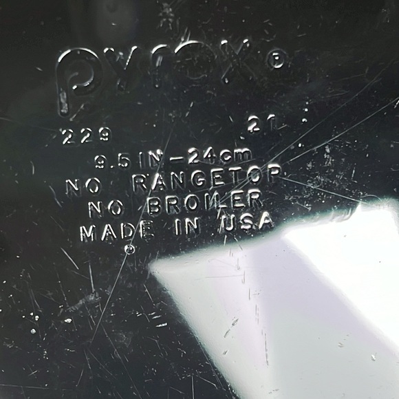 Pyrex Pie Plate #229 Clear Glass Deep Dish 9.5” Scalloped Fluted Edge 24 cm USA! - Picture 4 of 5